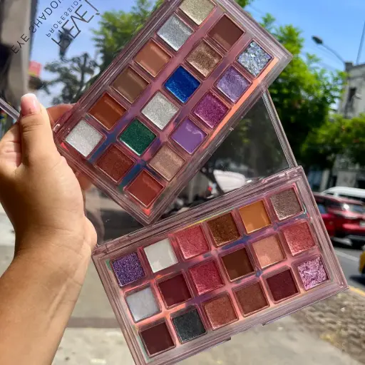 Paleta Aurora 18 colores - Revel SH352